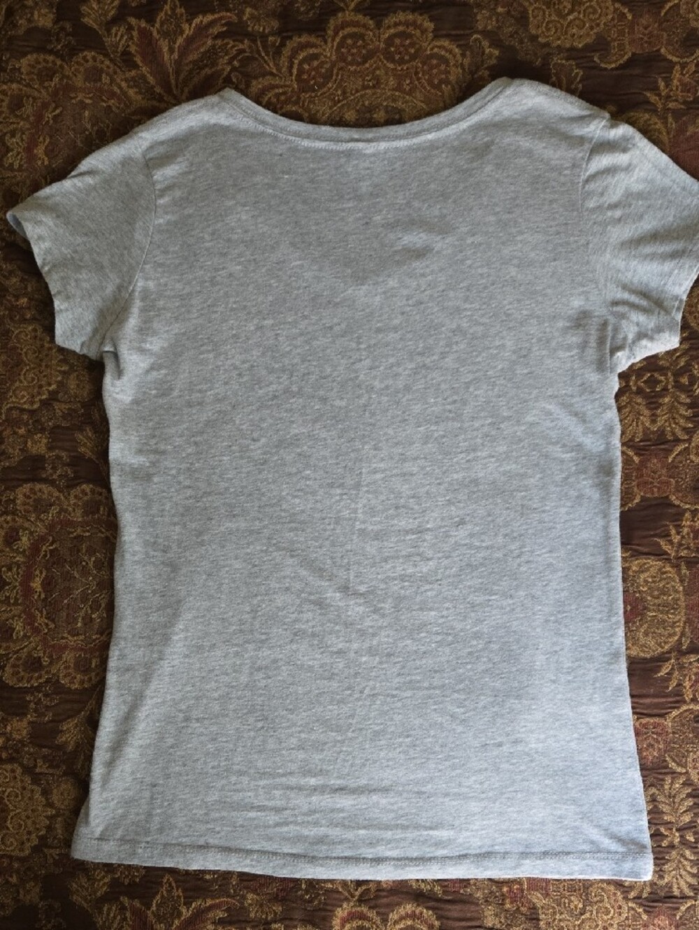 Women's Gray and Navy Blue Graphic V-Neck Tee with Art Nouveau Print - Picture 3 of 4